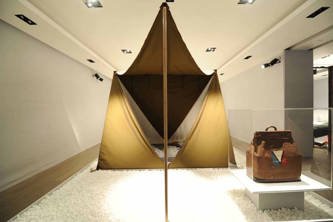 Louis Vuitton Tent – Asylum Models & Effects Ltd.